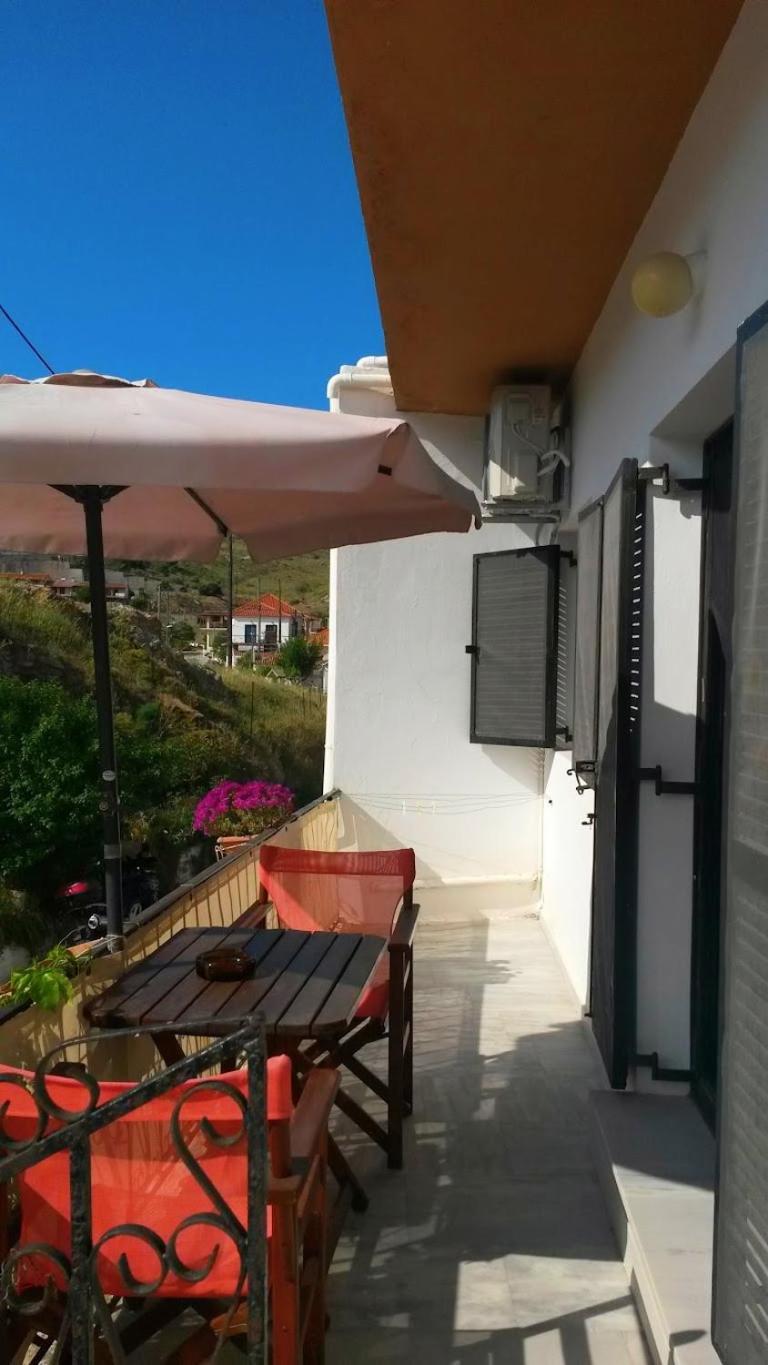 Kostas Studios Apartments - Ενοικιαζόμενα Δωμάτια Με Κουζινάκι Myrina Dış mekan fotoğraf
