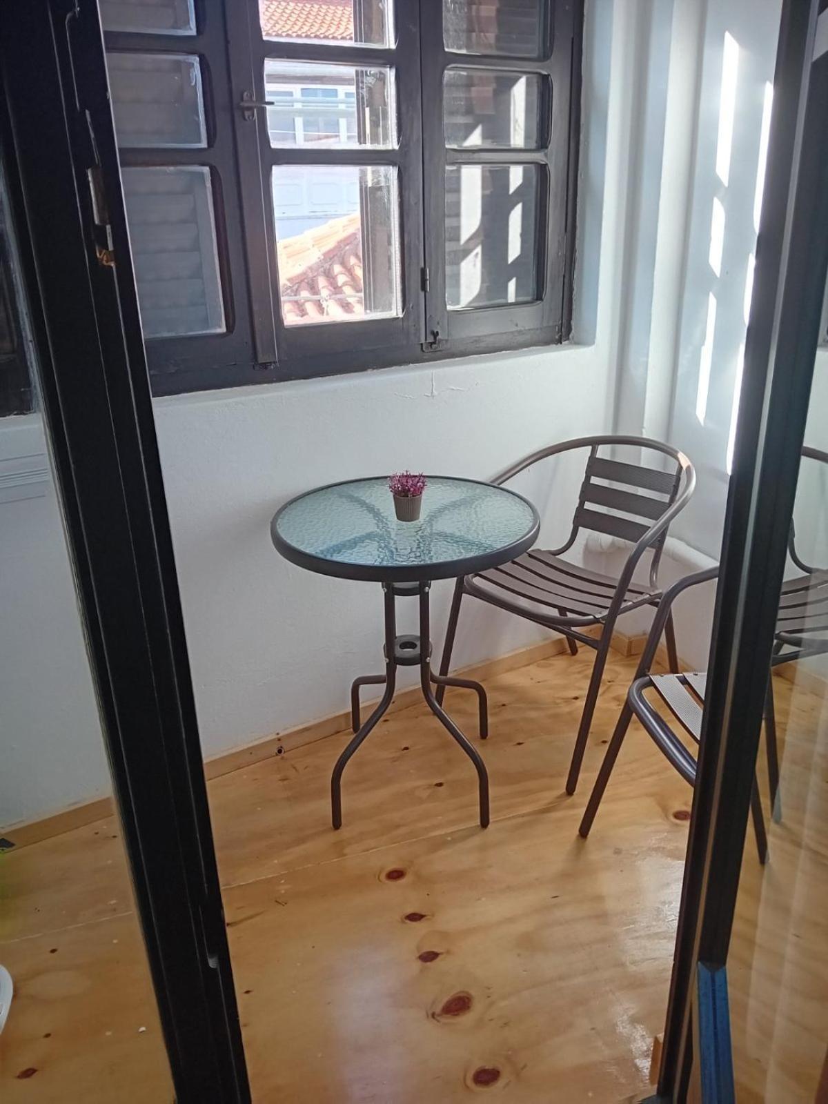 Kostas Studios Apartments - Ενοικιαζόμενα Δωμάτια Με Κουζινάκι Myrina Dış mekan fotoğraf