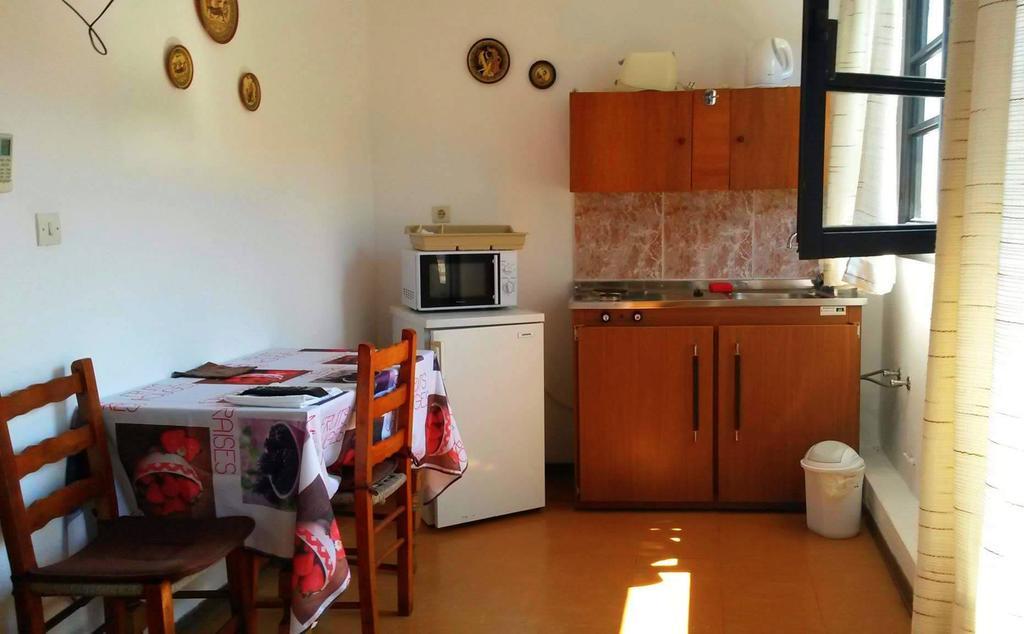 Kostas Studios Apartments - Ενοικιαζόμενα Δωμάτια Με Κουζινάκι Myrina Dış mekan fotoğraf