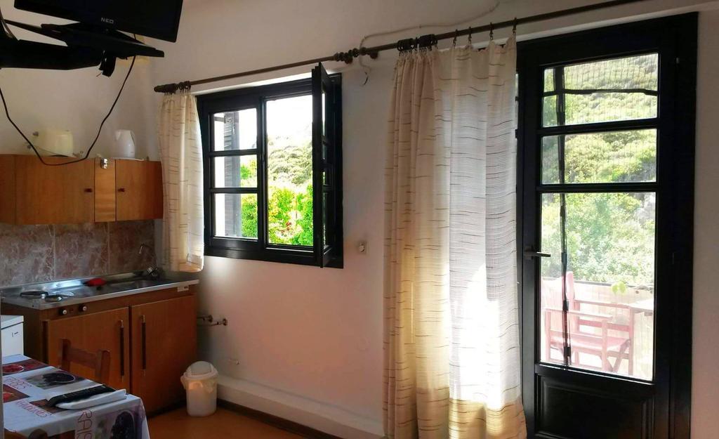 Kostas Studios Apartments - Ενοικιαζόμενα Δωμάτια Με Κουζινάκι Myrina Dış mekan fotoğraf